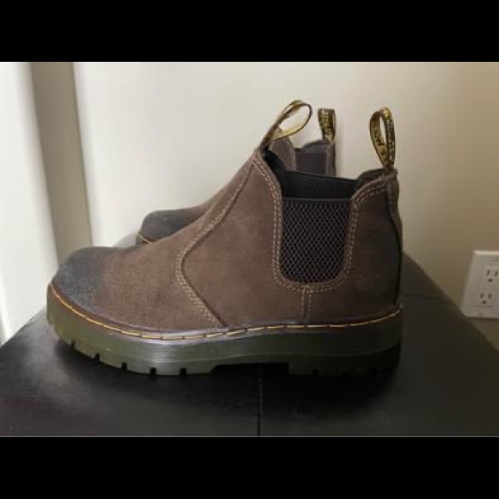 NWOT Doc Marten Hardie Boots